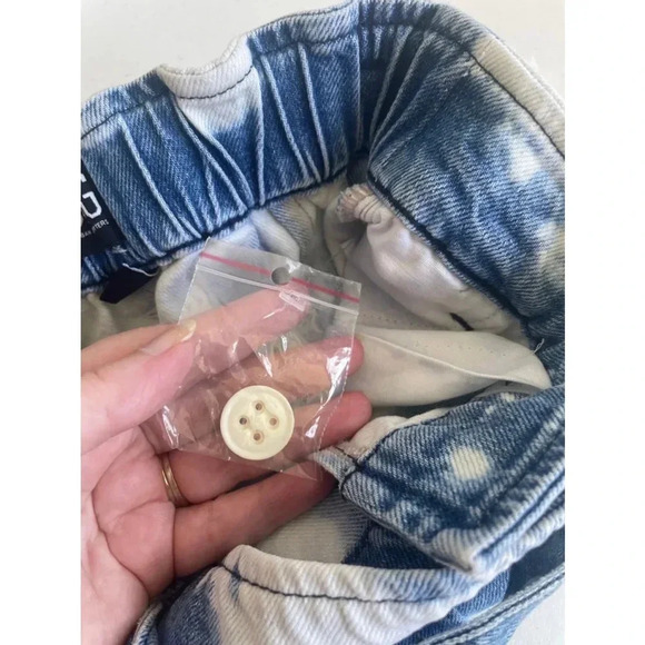 Women's BDG Urban Outfitters Bleached Denim Mini Skirt Raw Hem Size S GUC! 0207 - Picture 15 of 16